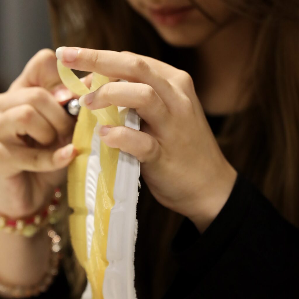 Travail de confection d'une chaussure